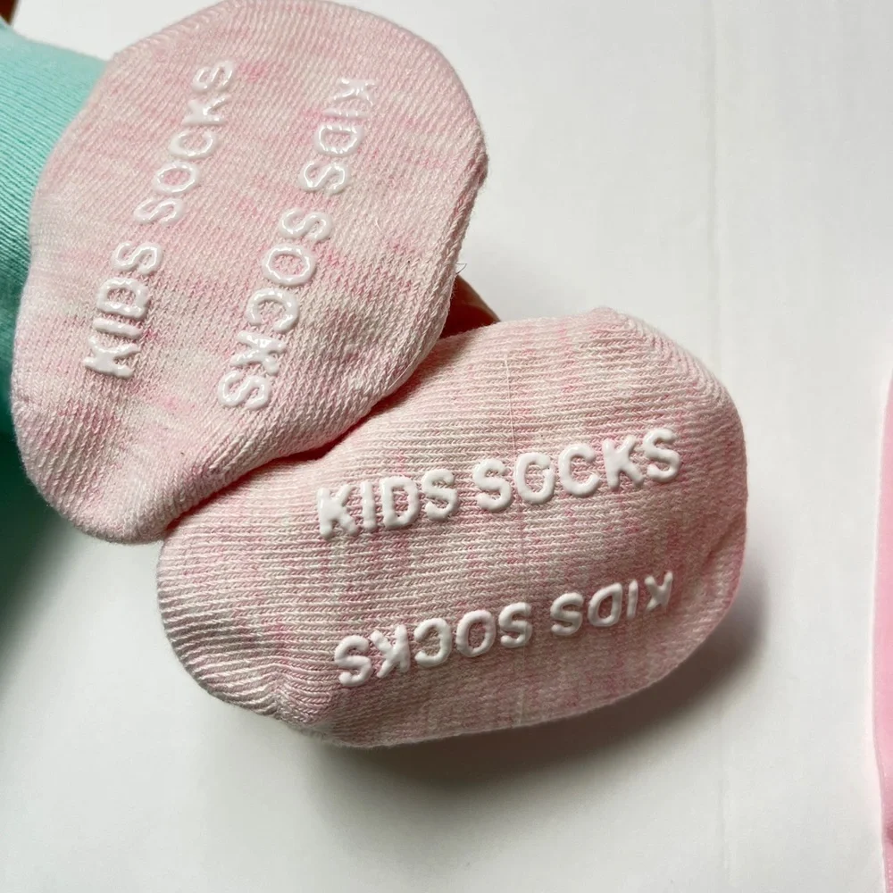 Baby Headband/socks, pink with flowers, headband stretchy, NIP, baby pictures